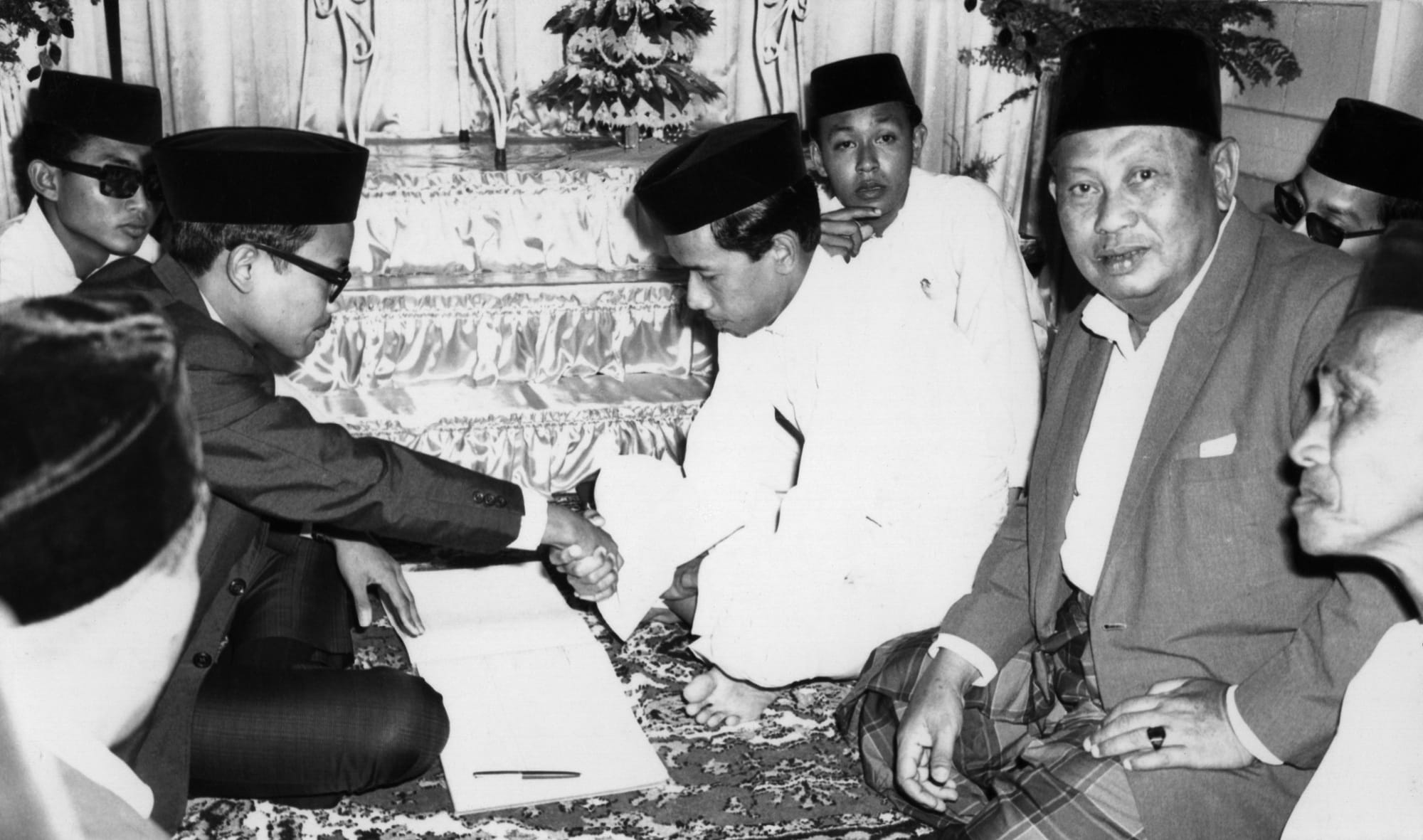 Trends in Malay Wedding Photography (1950s to the Early 1980s)